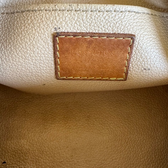 Louis Vuitton Cosmetic Pouch - Picture 10 of 11